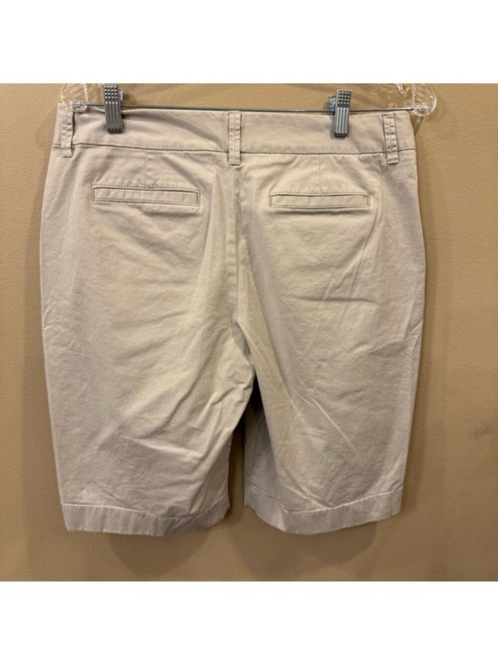 L.L. Bean Women’s Classic Chino Shorts Size 10 Beige Style 0GLU3 Mid Rise Khaki - Picture 2 of 12